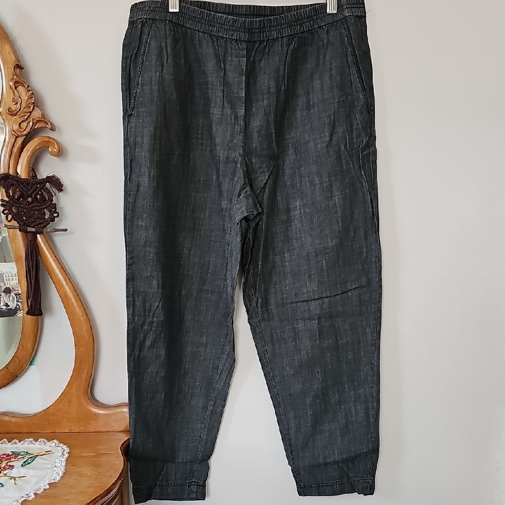 Black Joggers with Tapered Cuffs and Textured Fabric
